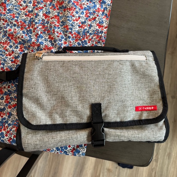 Skip Hop Pronto Baby Changing Station & Diaper Clutch - Picture 1 of 5